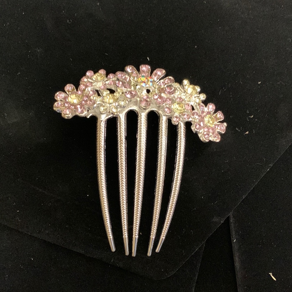 NWT Metal hair comb with lavender jeweled flowers